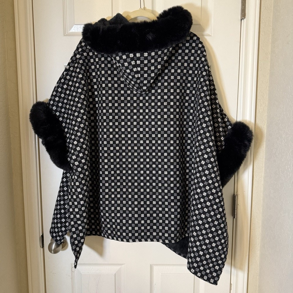 NWT Adrienne Vittadini Black White Faux Fur Trim Kimono‎ Poncho One Size ($112) - Picture 7 of 14